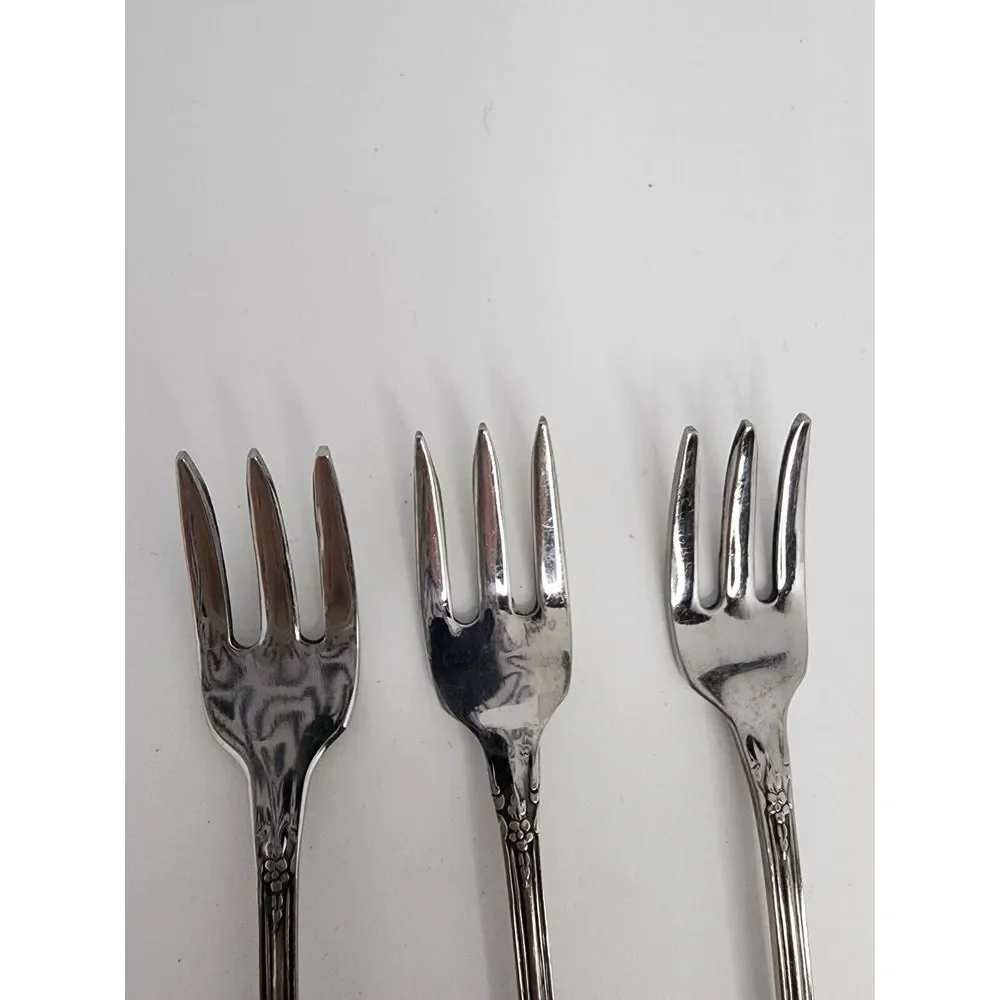 Oneida Kennett Square Distinction Deluxe HH Stainless - 3 Cocktail‎ Forks